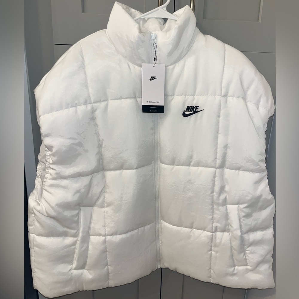 Nike Sportswear Classic Puffer oversized Therma-FIT LOOSE Vest White L MSRP $110